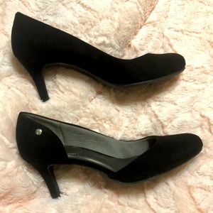 Lifestride black pumps.
